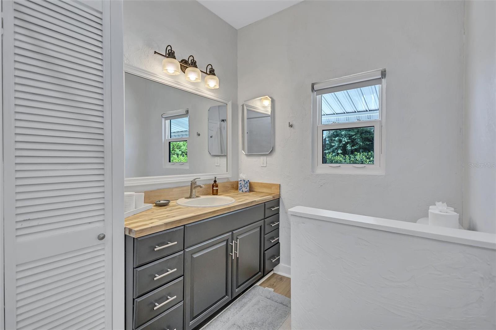 2437 FLOYD ST — photo 23