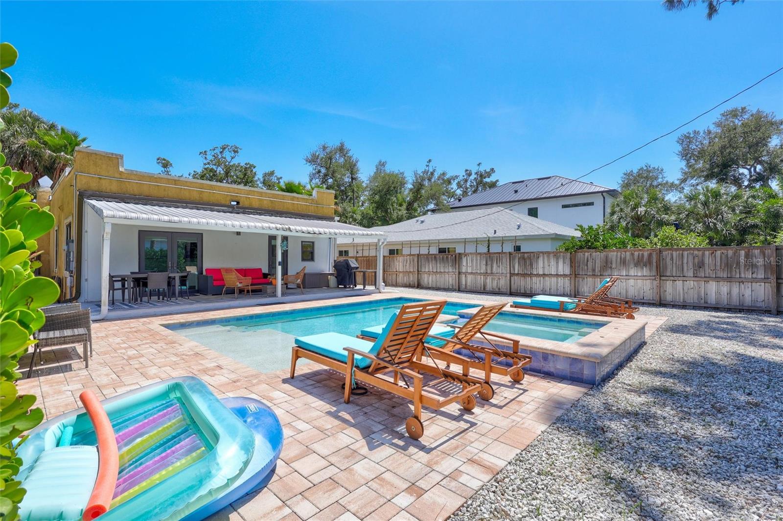 2437 FLOYD ST — photo 36