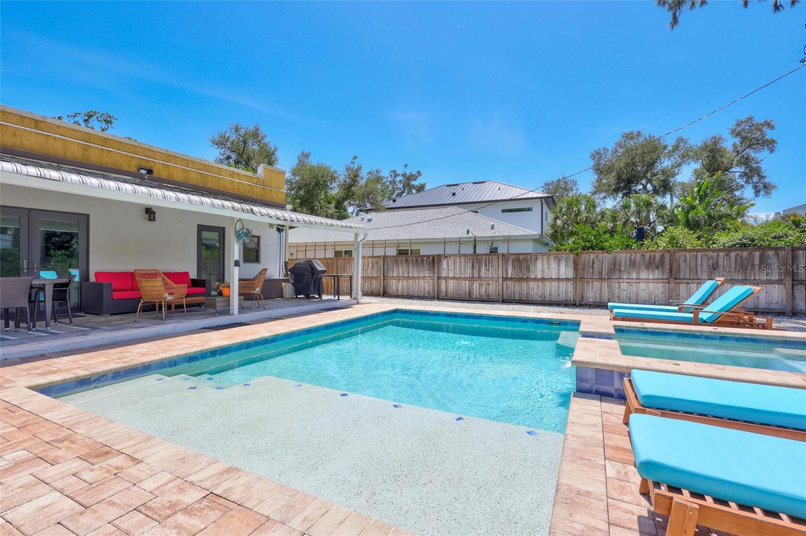 2437 FLOYD ST — photo 35