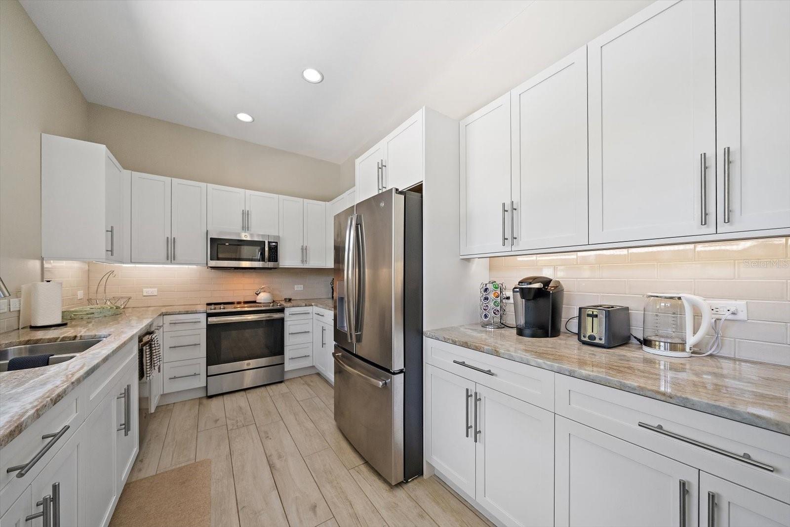 1905 TULIP DR — photo 18