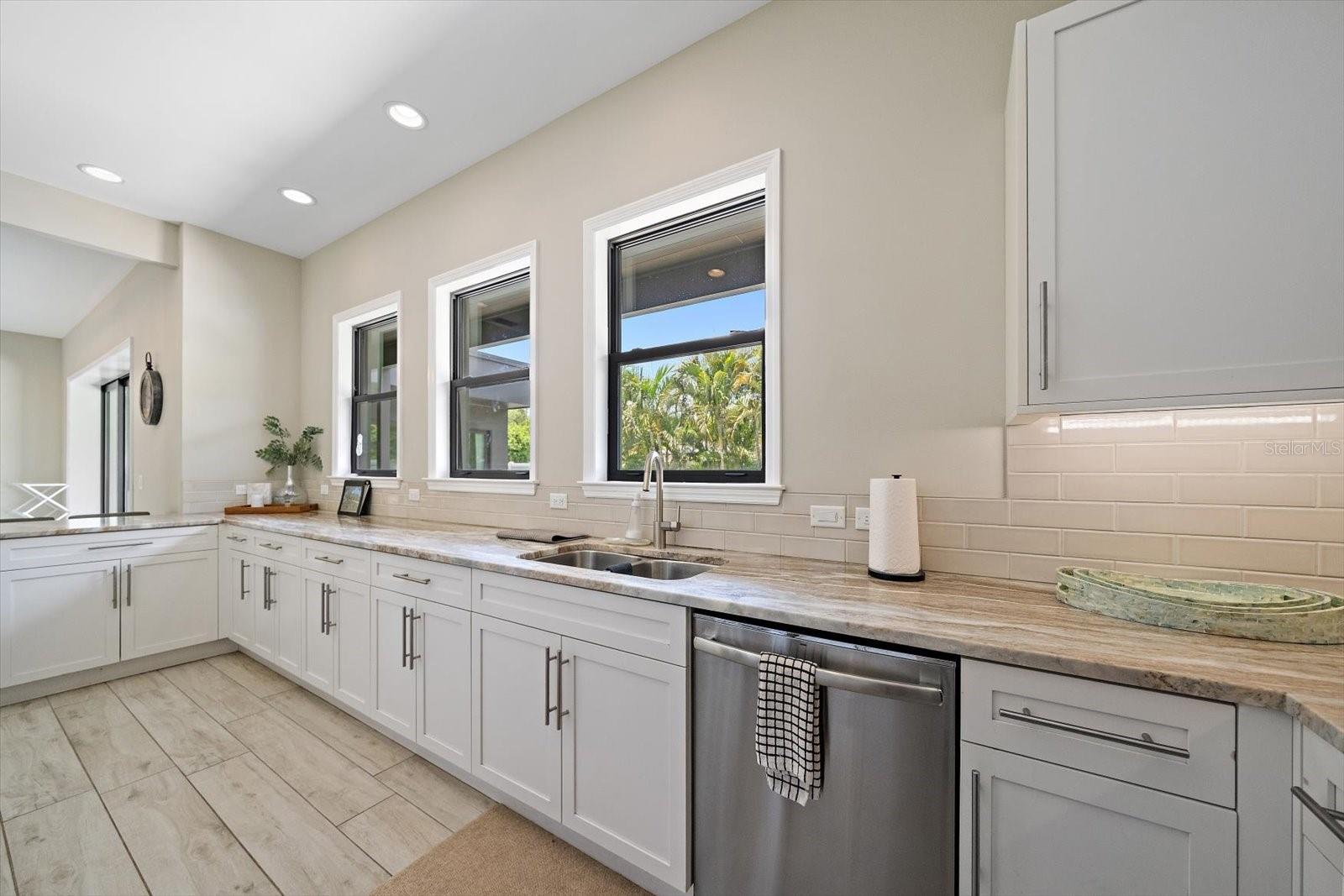 1905 TULIP DR — photo 21