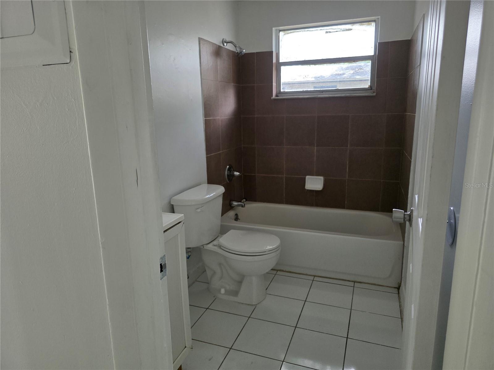 1212 E CHILKOOT AVE — photo 5