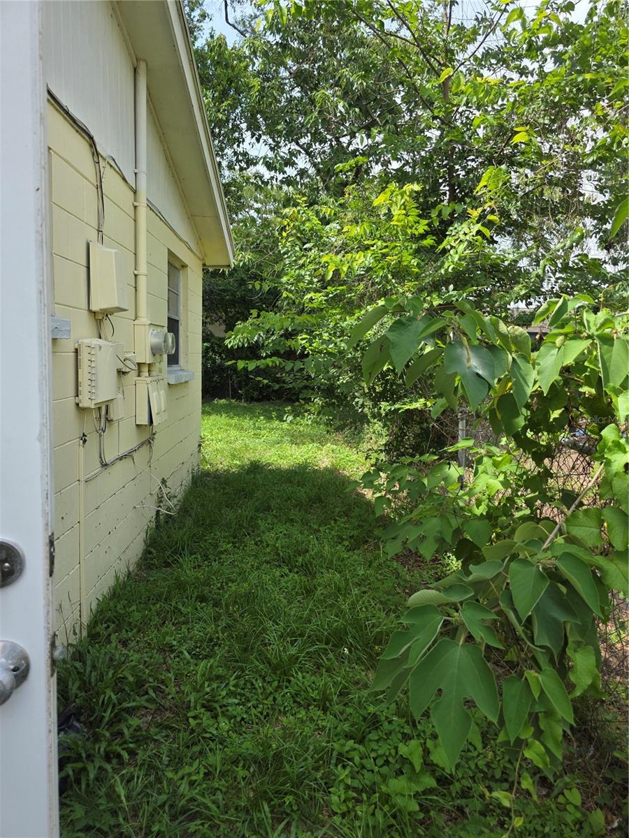 1212 E CHILKOOT AVE — photo 18