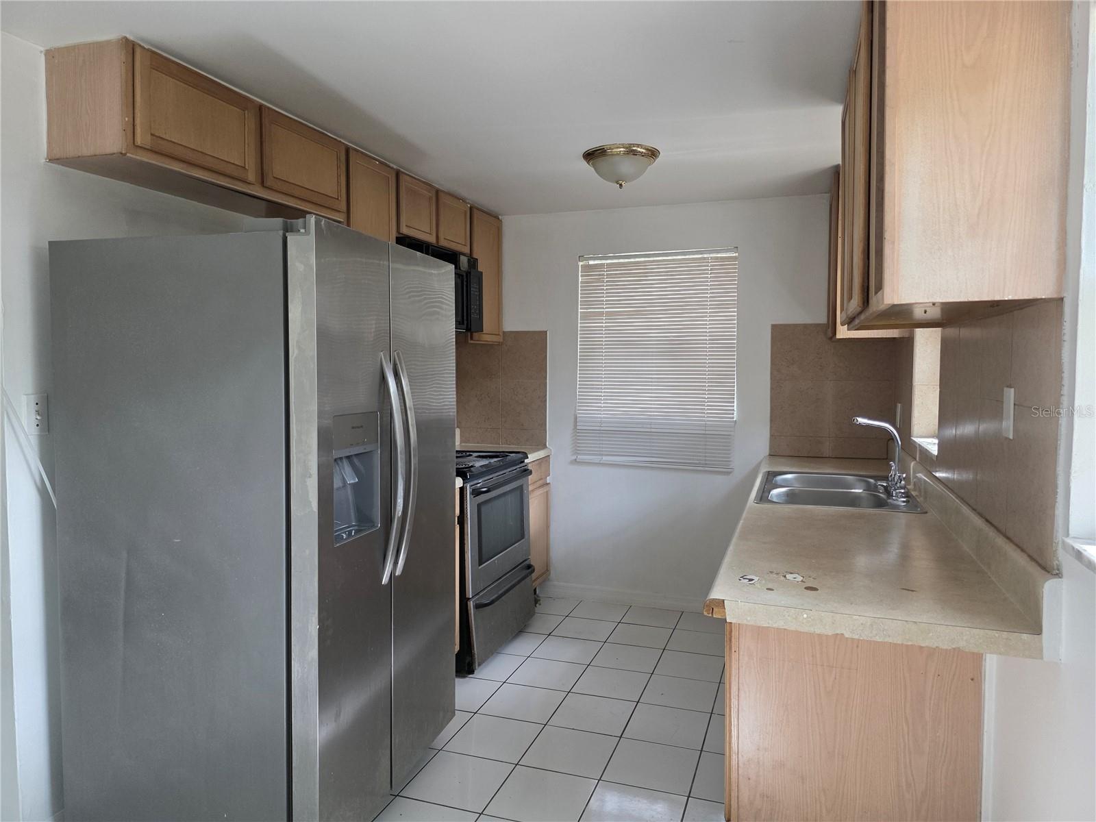 1212 E CHILKOOT AVE — photo 3