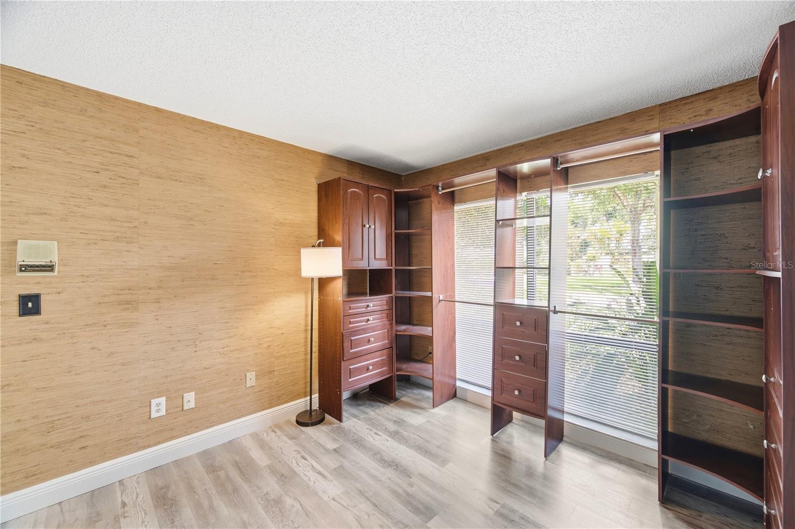14207 ASHBURN PL — photo 37