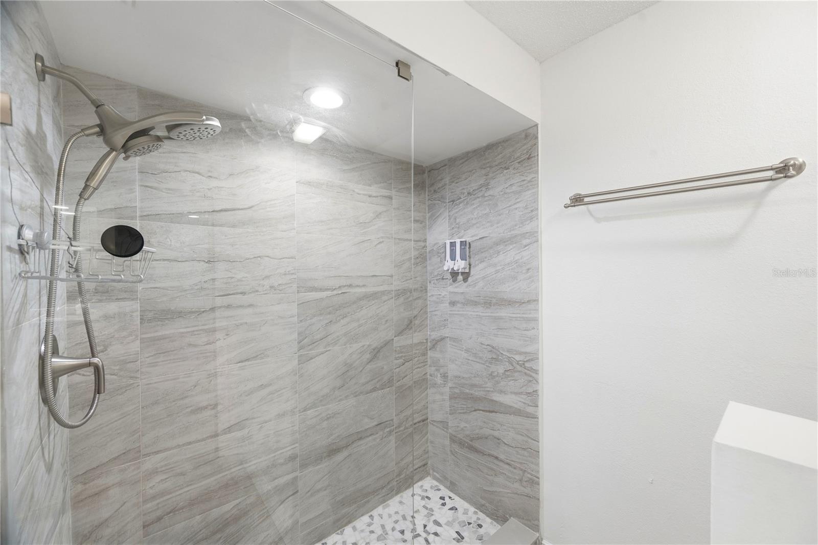 14207 ASHBURN PL — photo 35