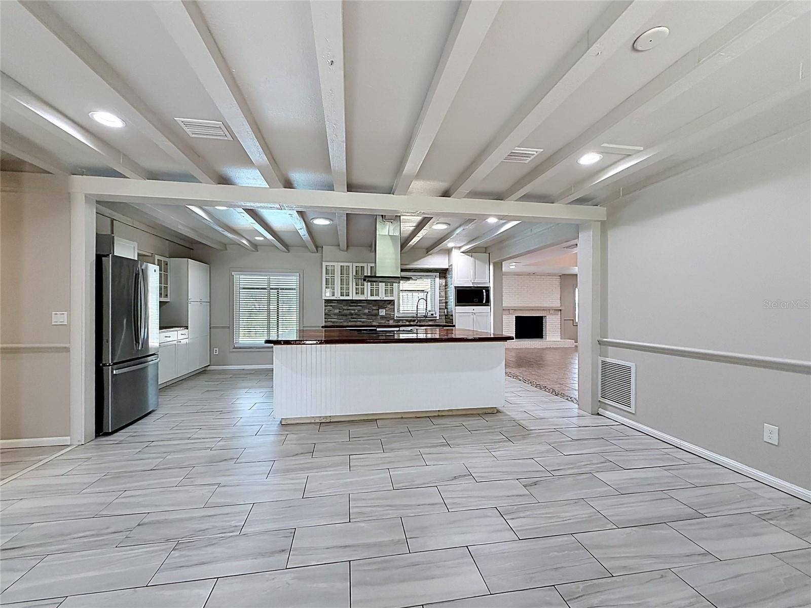 912 SHANGRI LA DR — photo 24