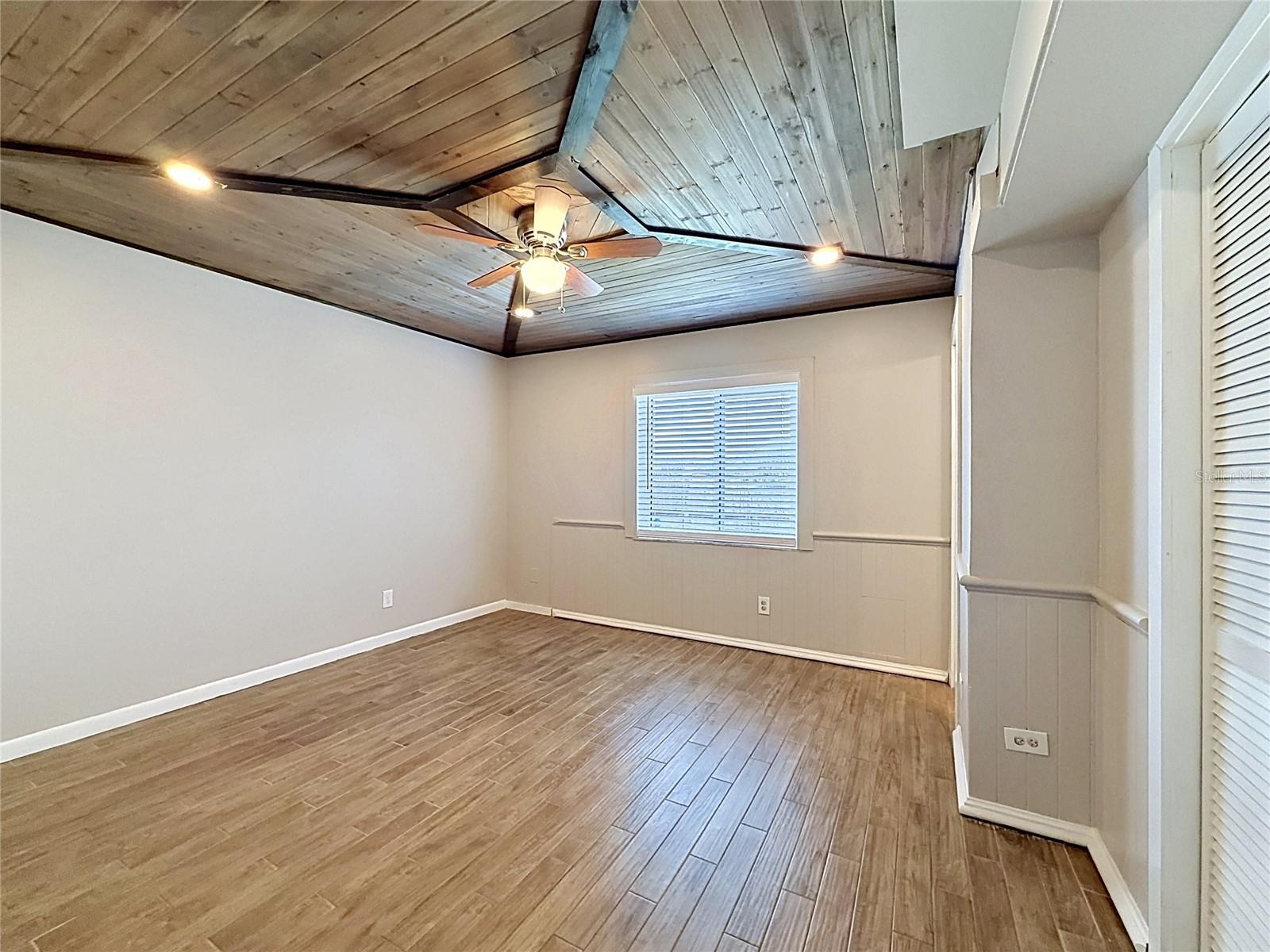 912 SHANGRI LA DR — photo 19
