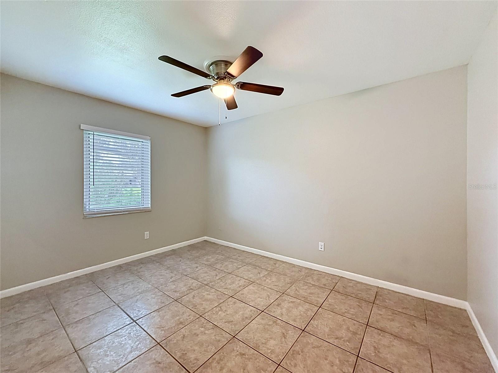 912 SHANGRI LA DR — photo 16