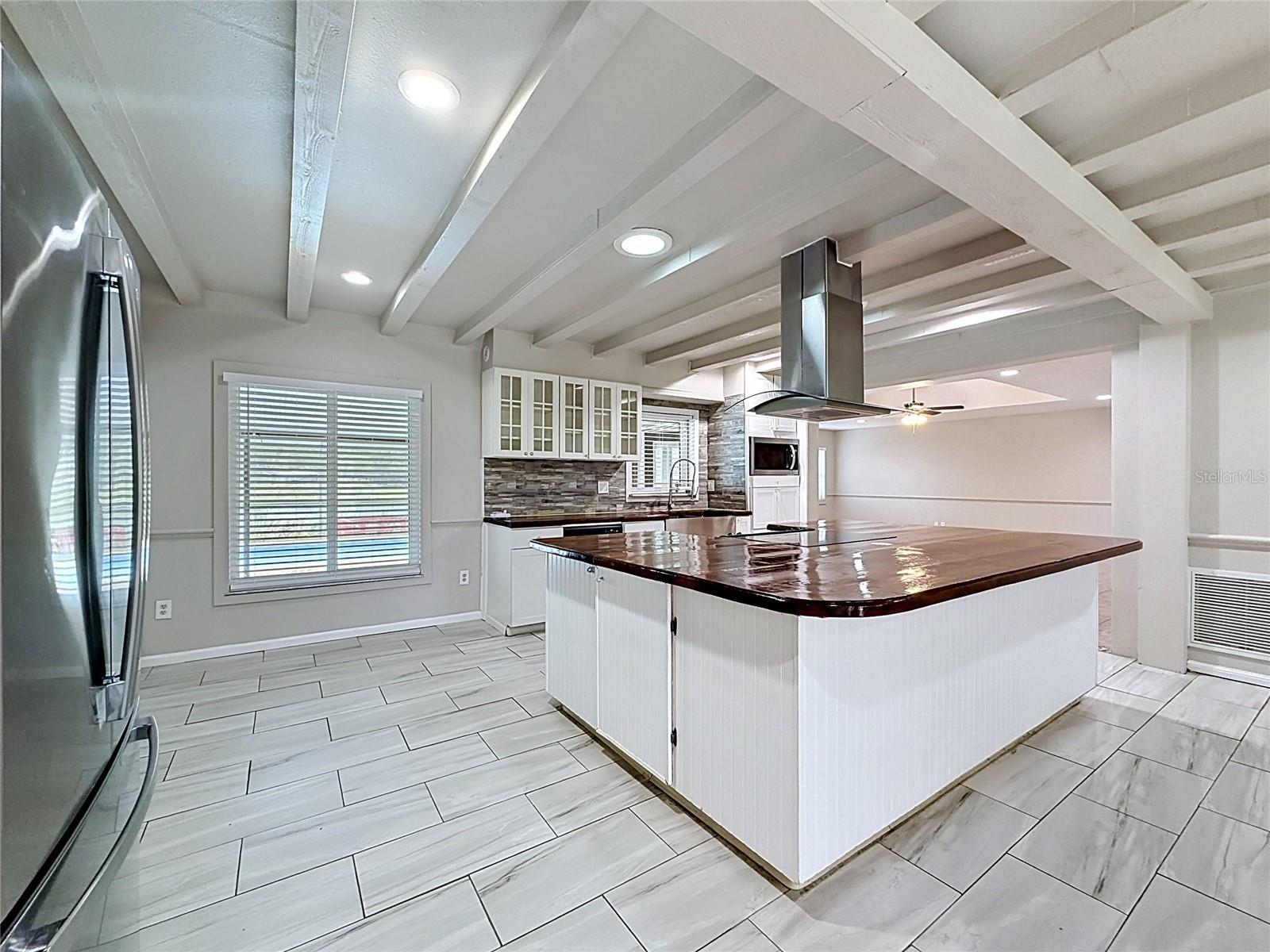 912 SHANGRI LA DR — photo 15