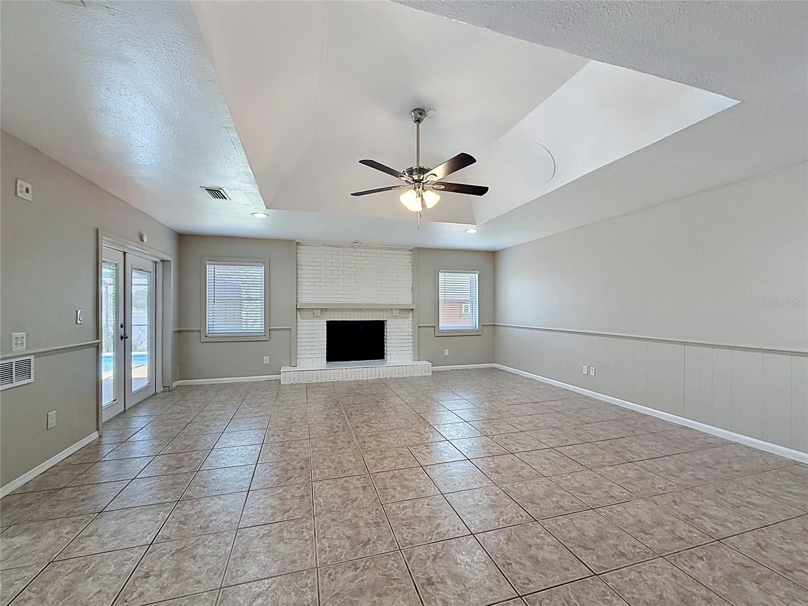 912 SHANGRI LA DR — photo 28