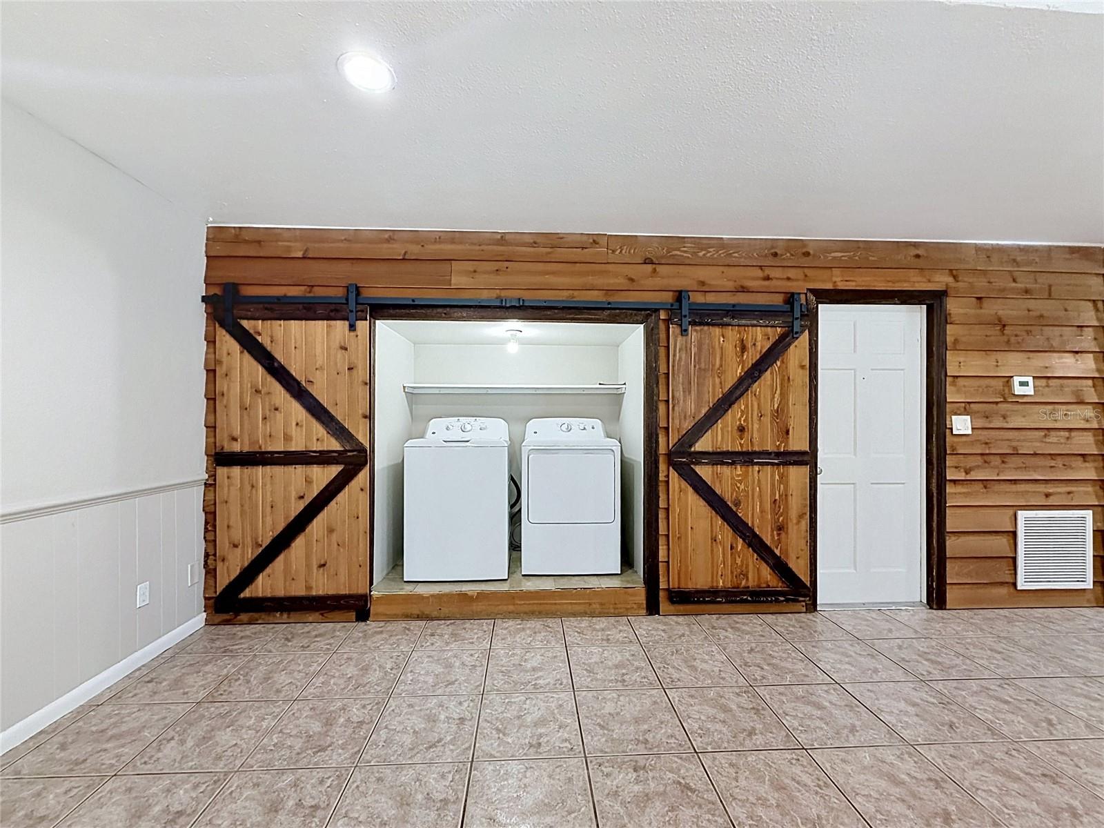 912 SHANGRI LA DR — photo 32