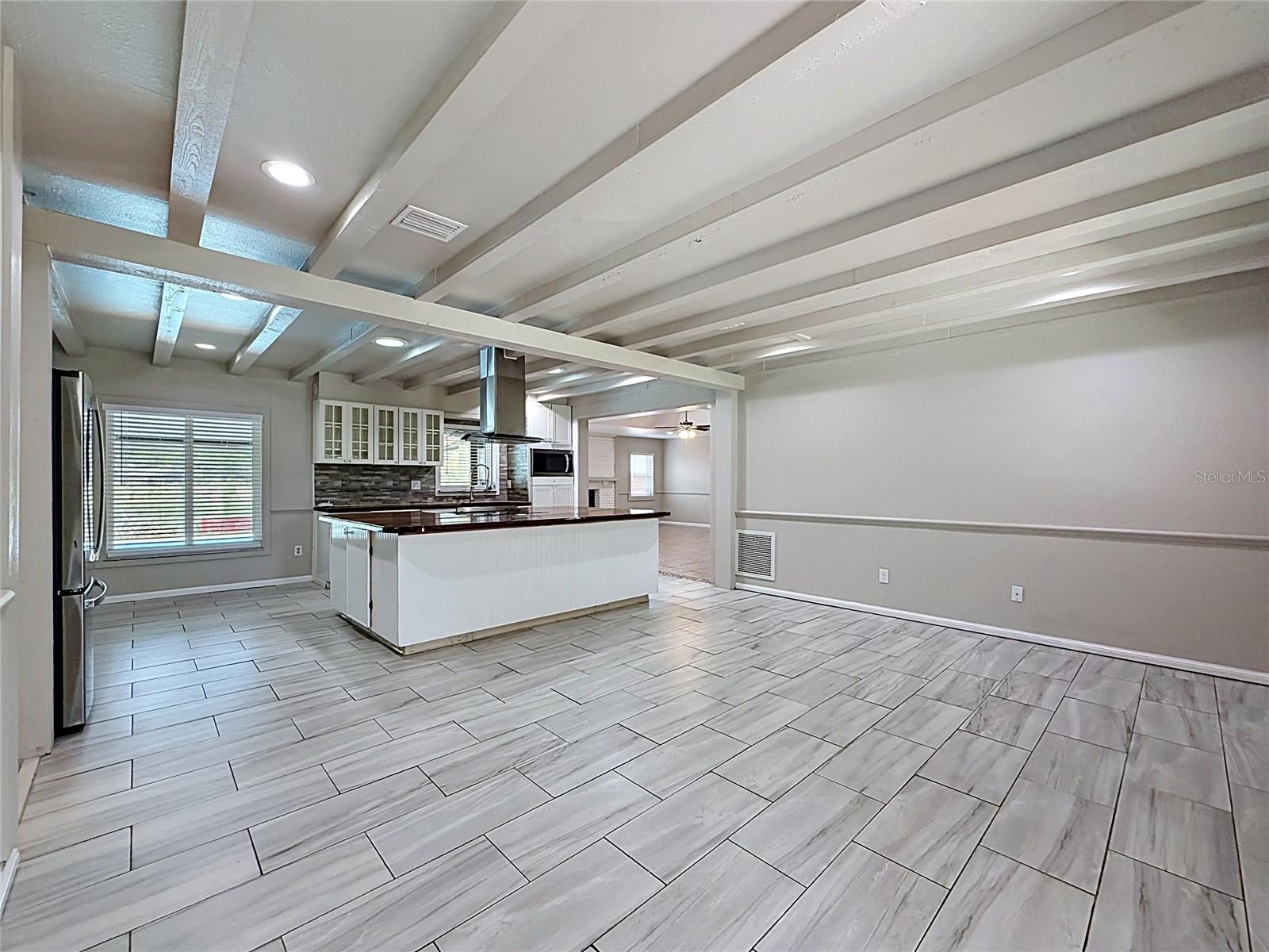 912 SHANGRI LA DR — photo 13