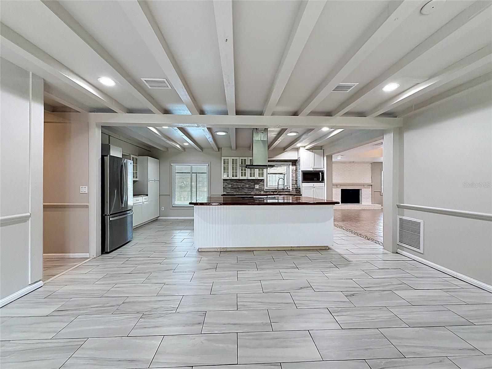 912 SHANGRI LA DR — photo 12