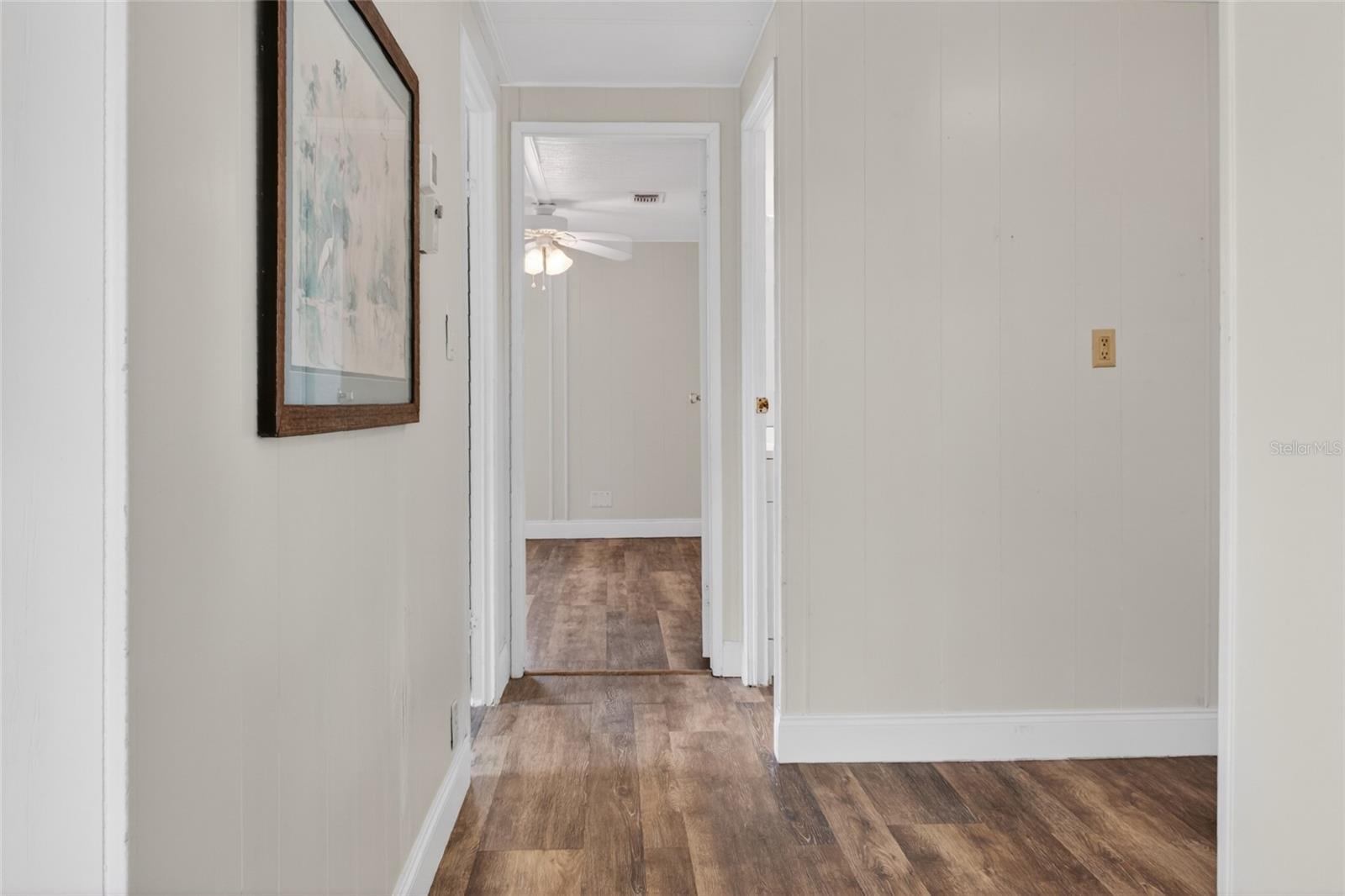 498 LONGWOOD DR — photo 18