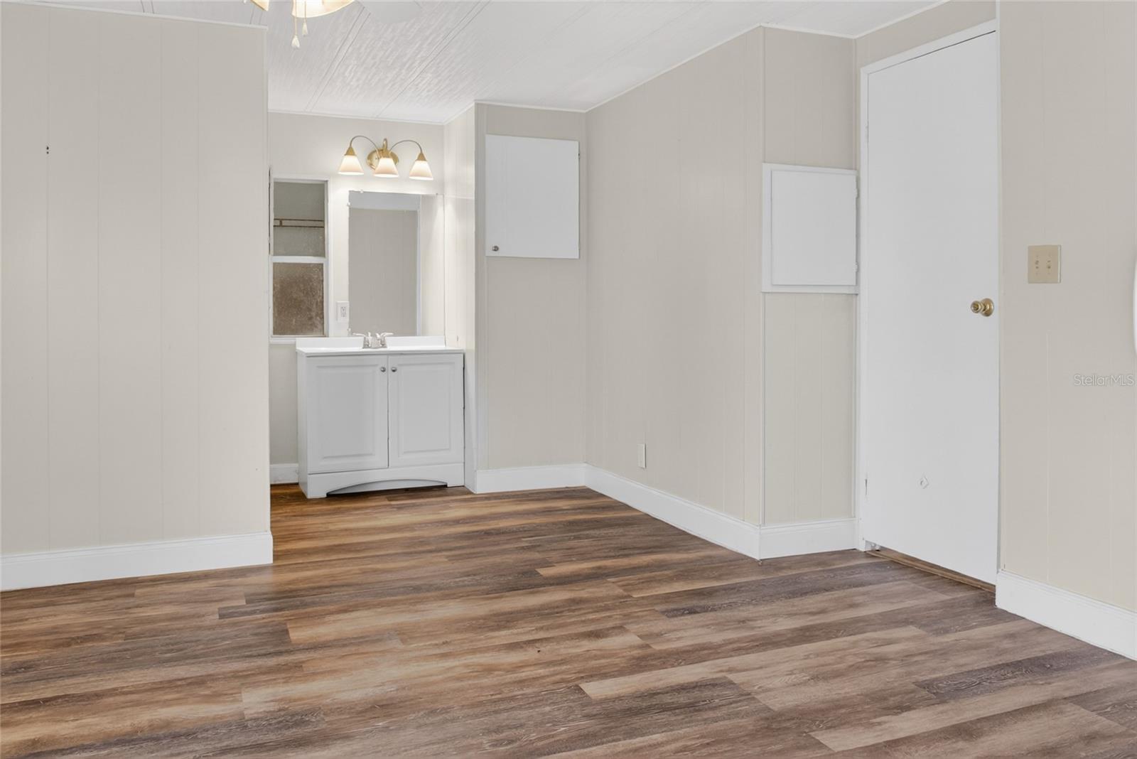 498 LONGWOOD DR — photo 19