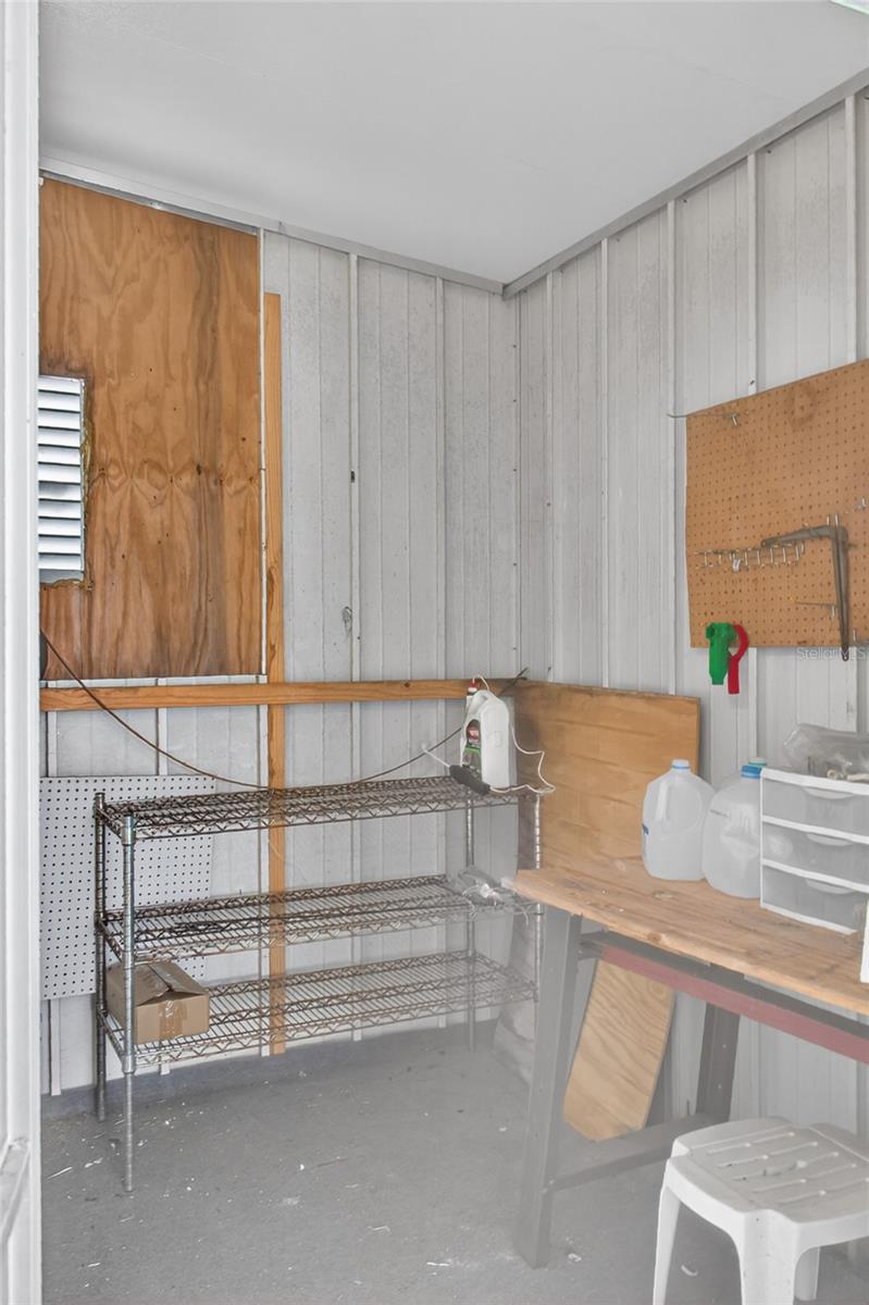 498 LONGWOOD DR — photo 31