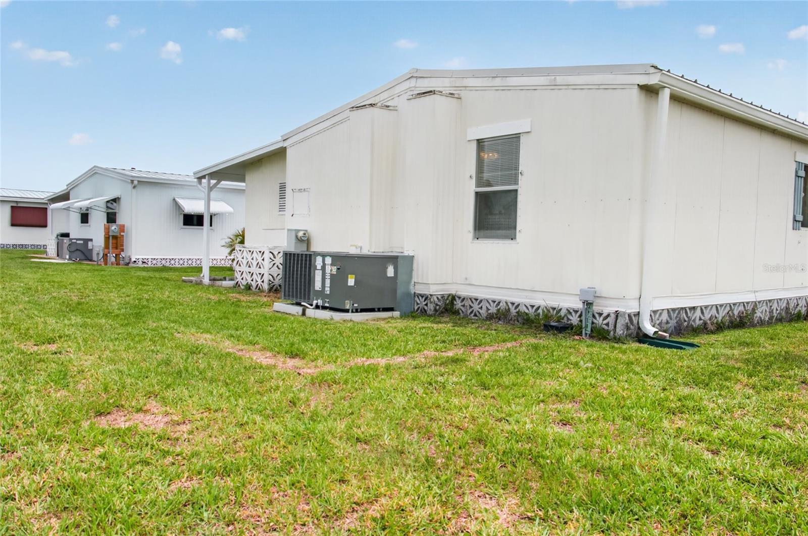 498 LONGWOOD DR — photo 34
