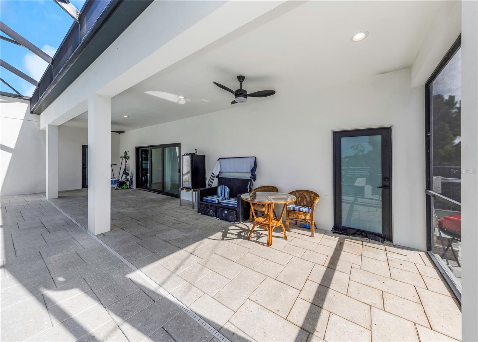 2635 WOODRING DR — photo 39