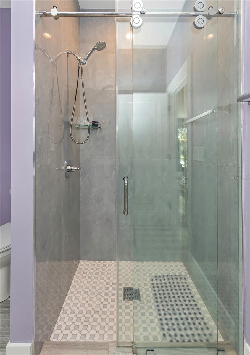 2635 WOODRING DR — photo 44