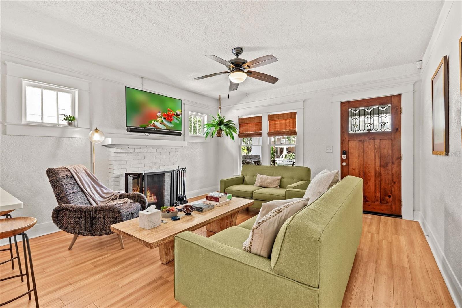 211 S ALBANY AVE — photo 10