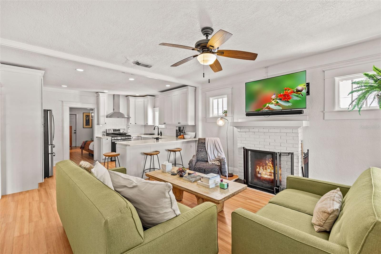 211 S ALBANY AVE — photo 11