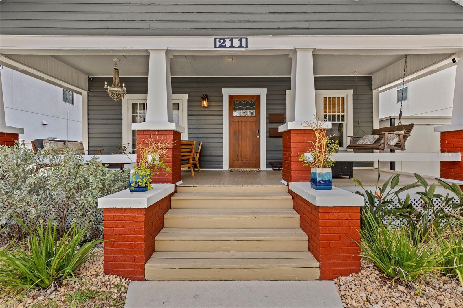 211 S ALBANY AVE — photo 4
