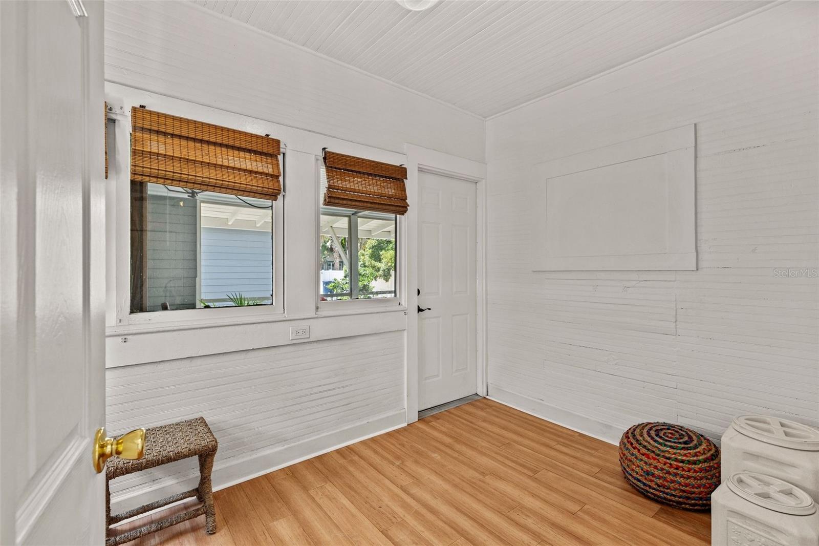 211 S ALBANY AVE — photo 28