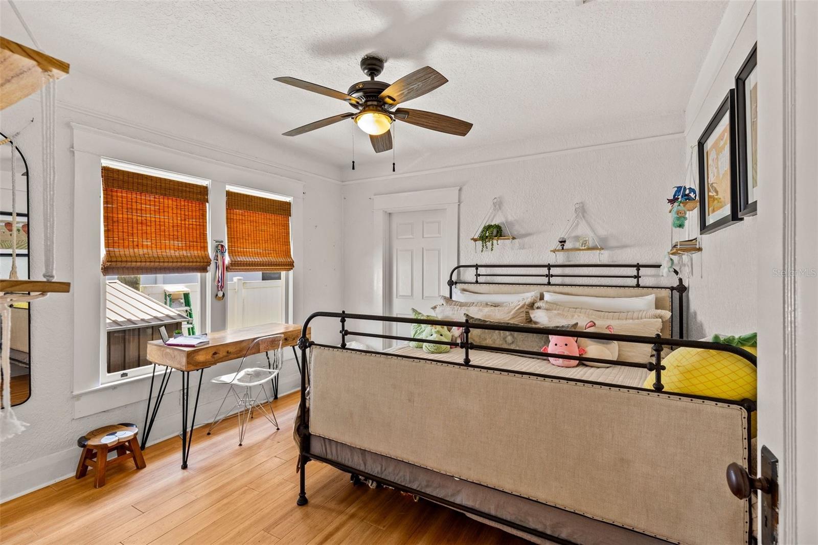 211 S ALBANY AVE — photo 23