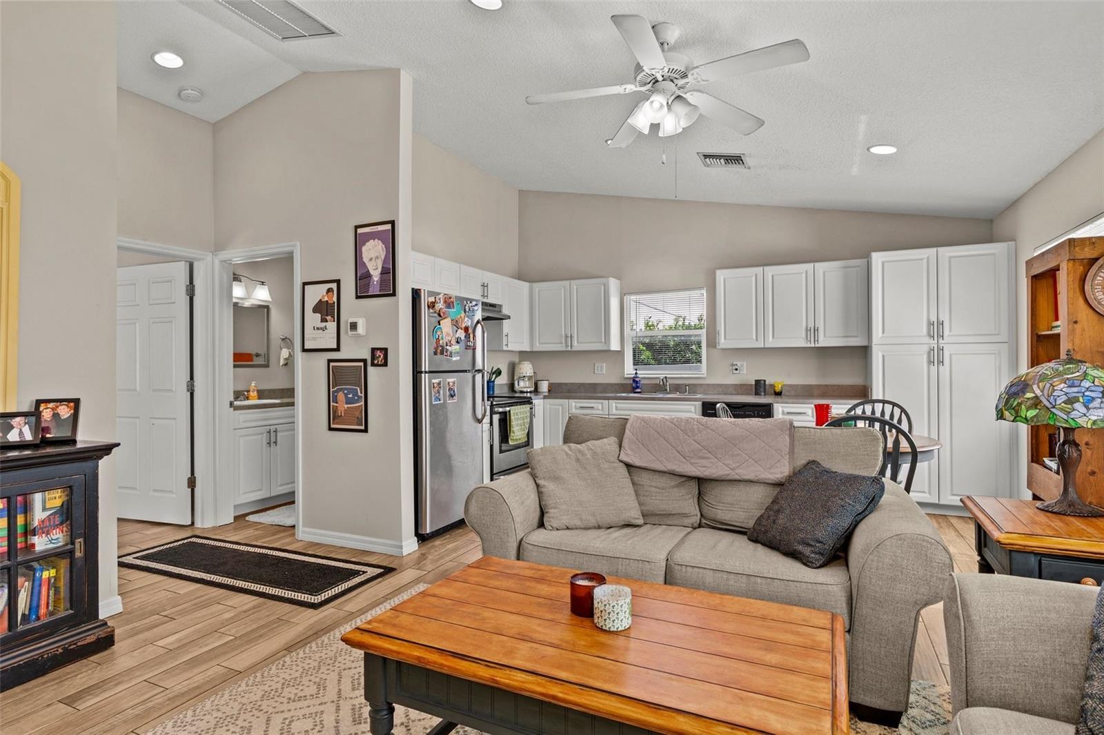 211 S ALBANY AVE — photo 41
