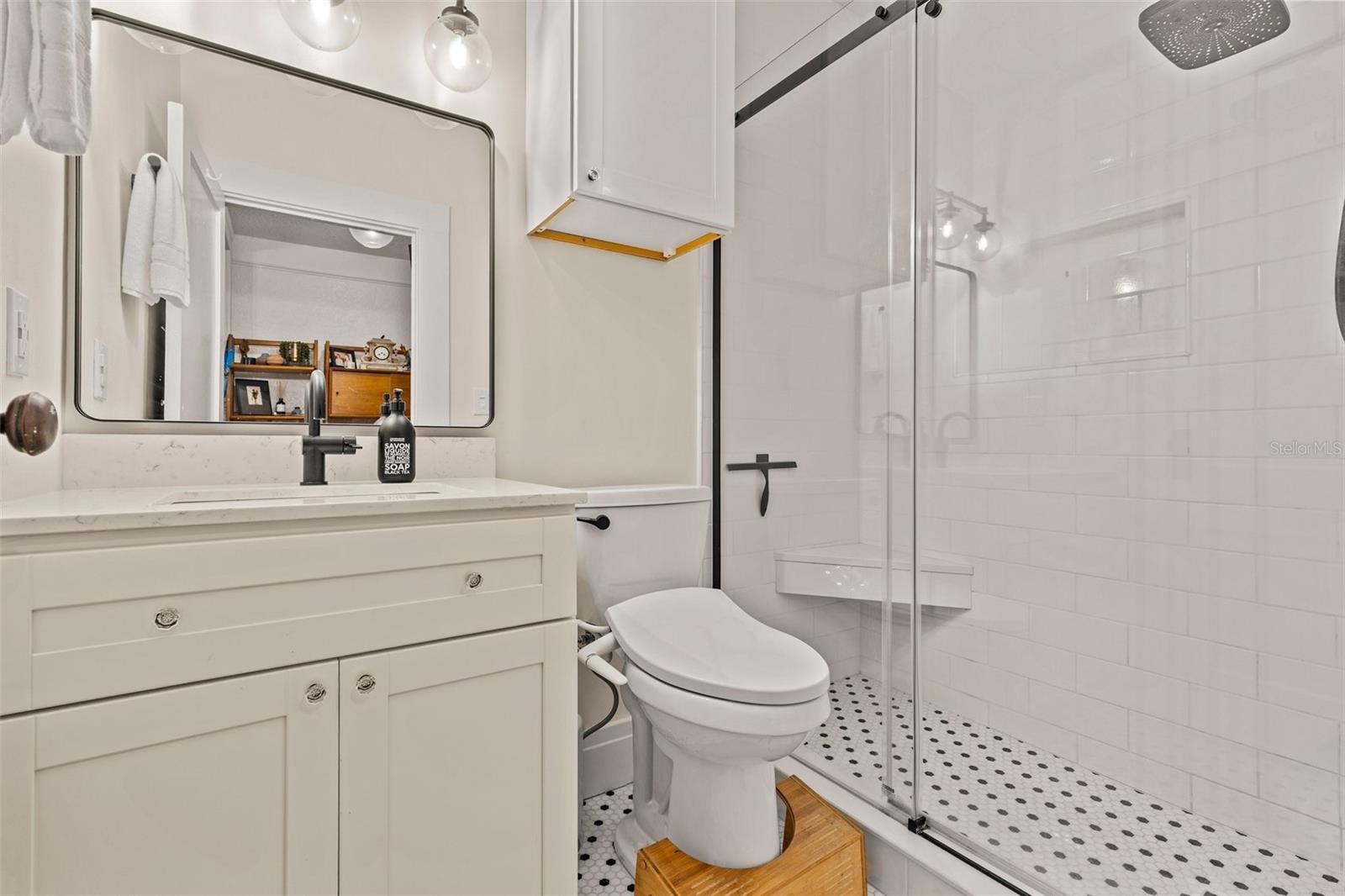 211 S ALBANY AVE — photo 22