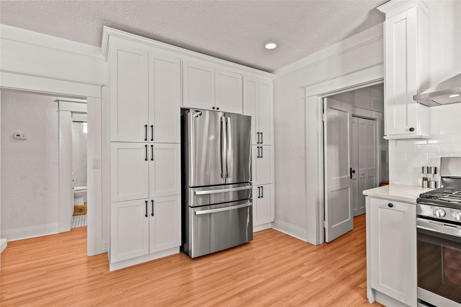 211 S ALBANY AVE — photo 15