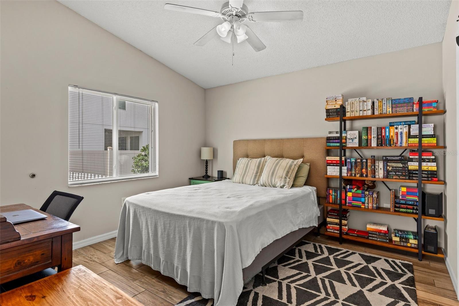 211 S ALBANY AVE — photo 42