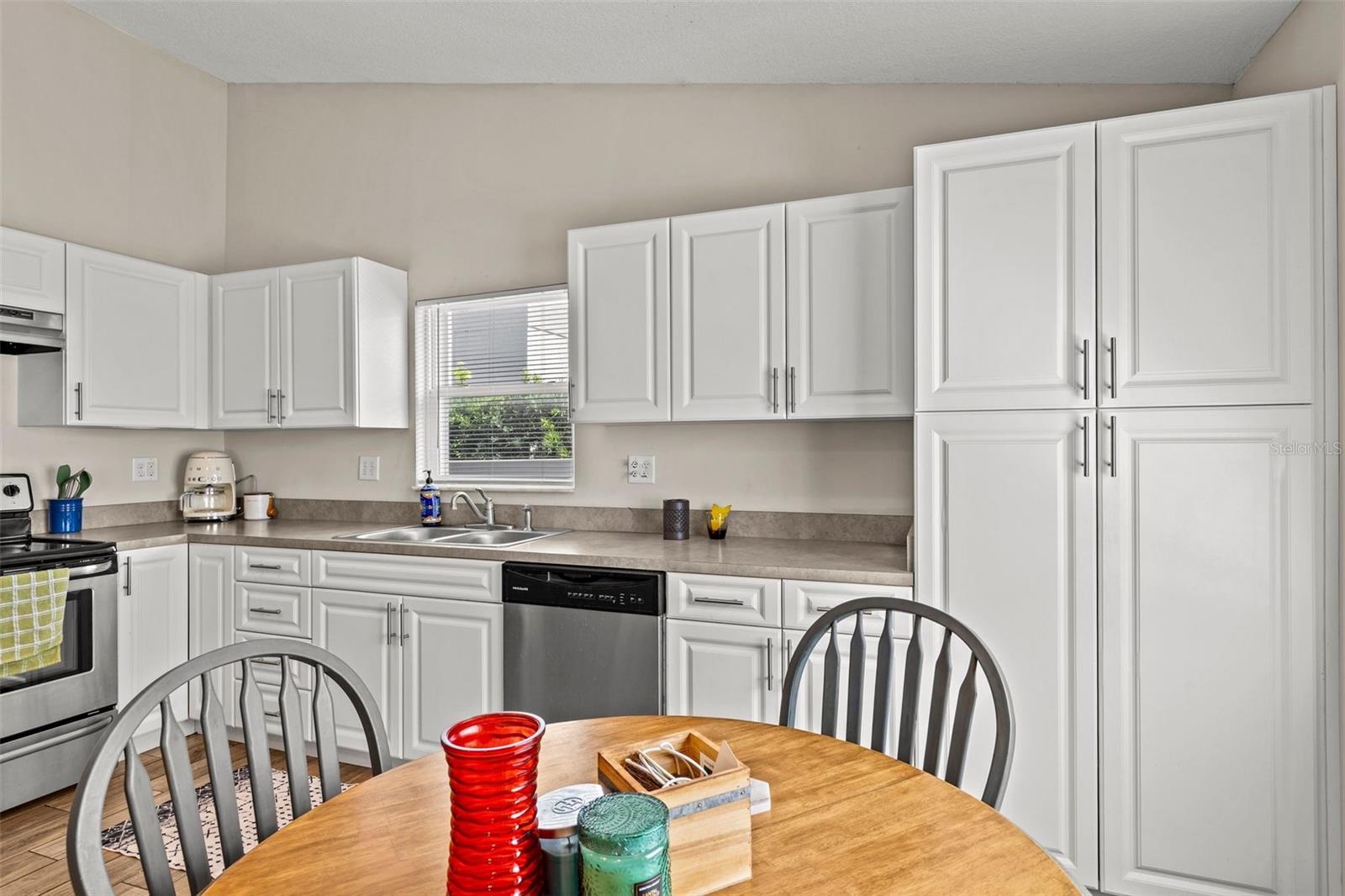 211 S ALBANY AVE — photo 40