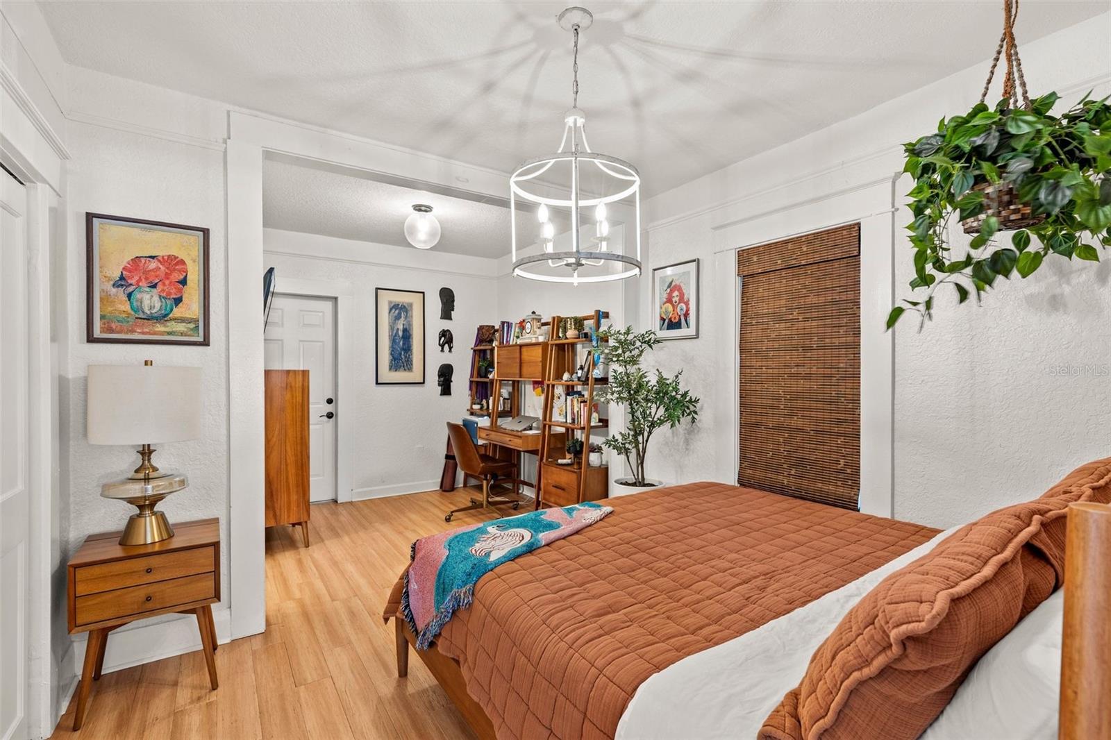 211 S ALBANY AVE — photo 17