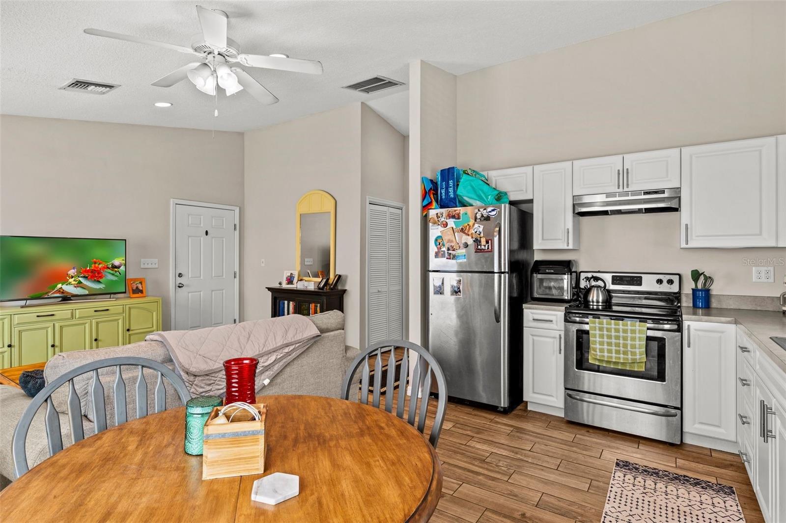 211 S ALBANY AVE — photo 39