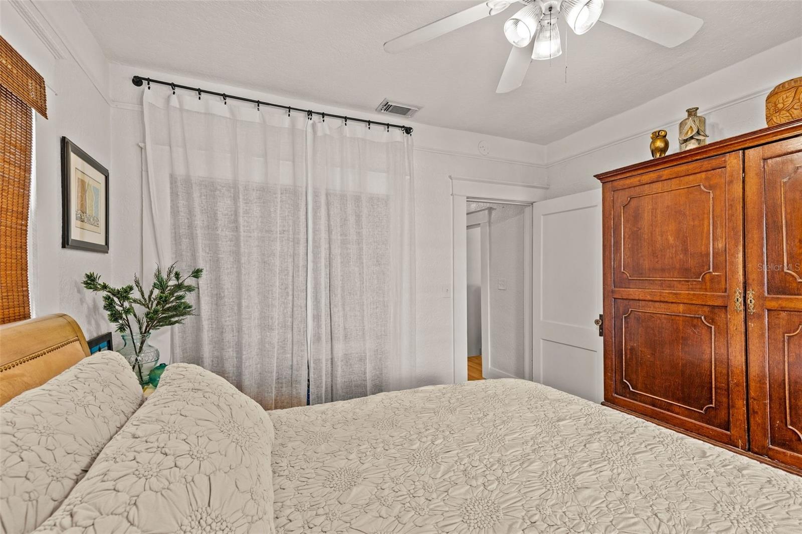 211 S ALBANY AVE — photo 27