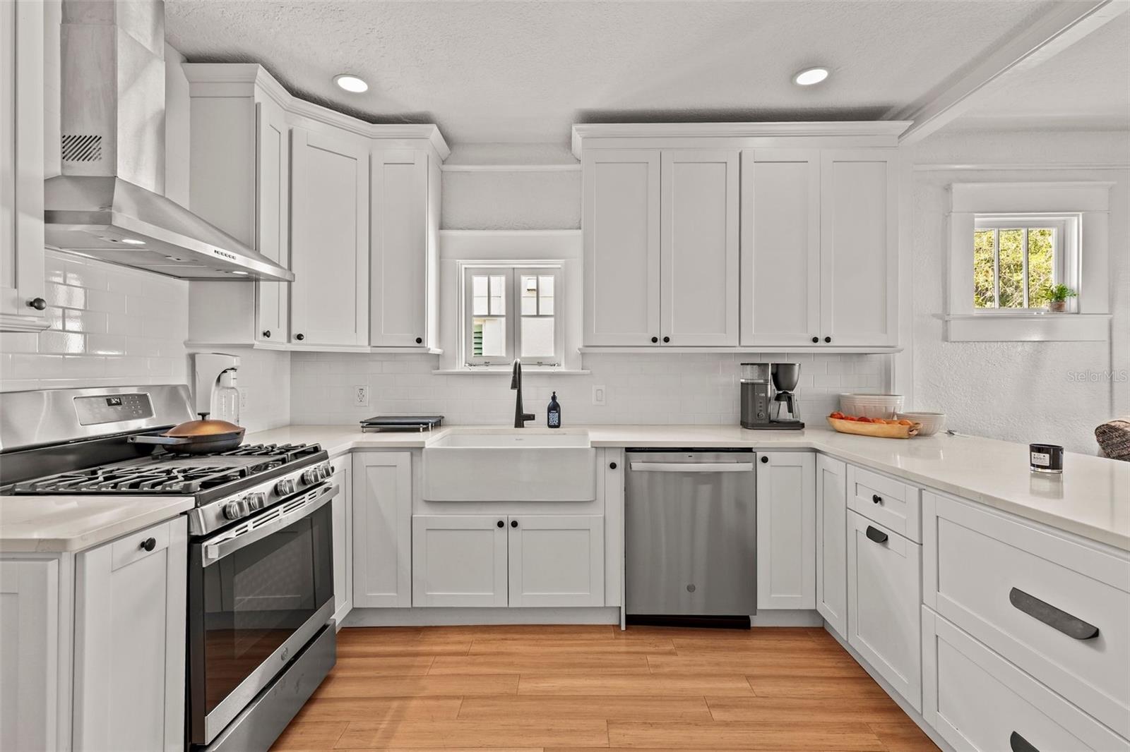 211 S ALBANY AVE — photo 12