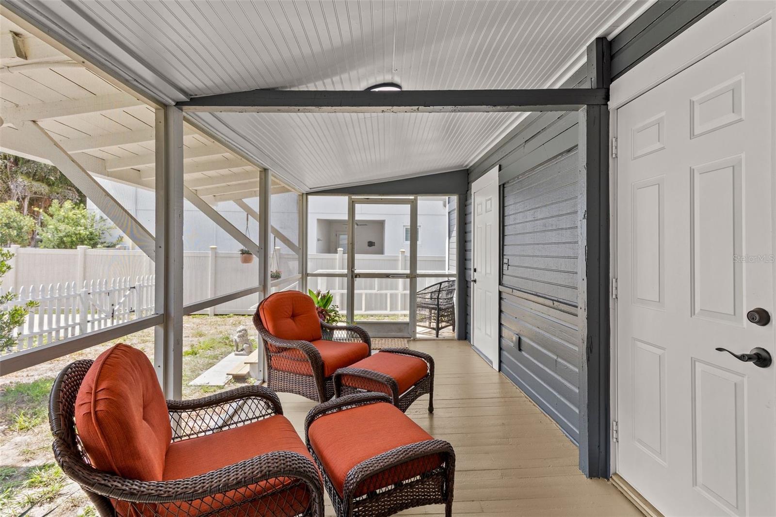 211 S ALBANY AVE — photo 30