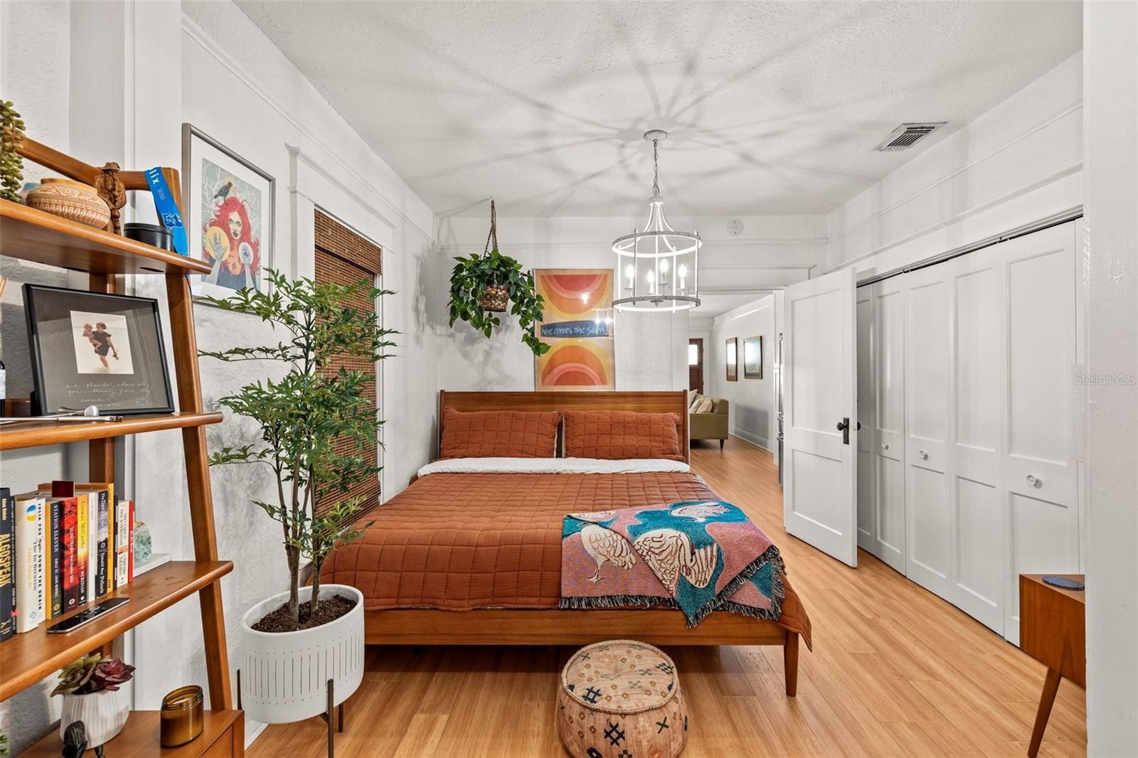 211 S ALBANY AVE — photo 18