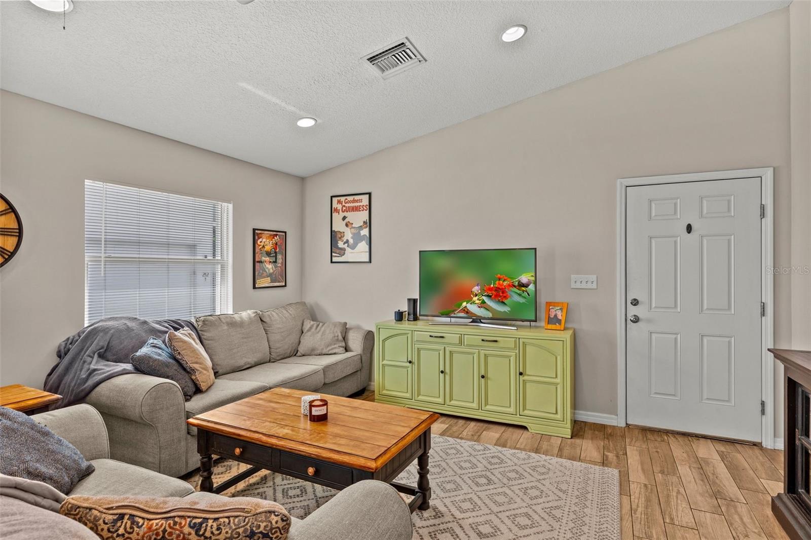 211 S ALBANY AVE — photo 37