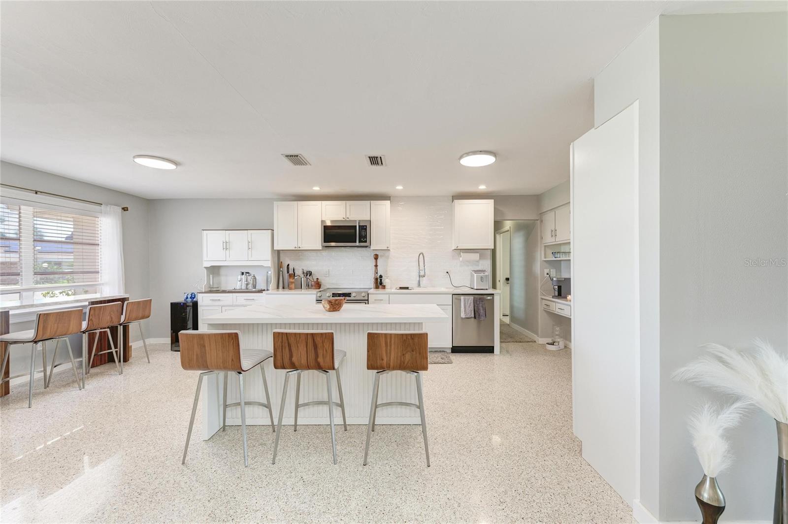 302 DONA DR — photo 25