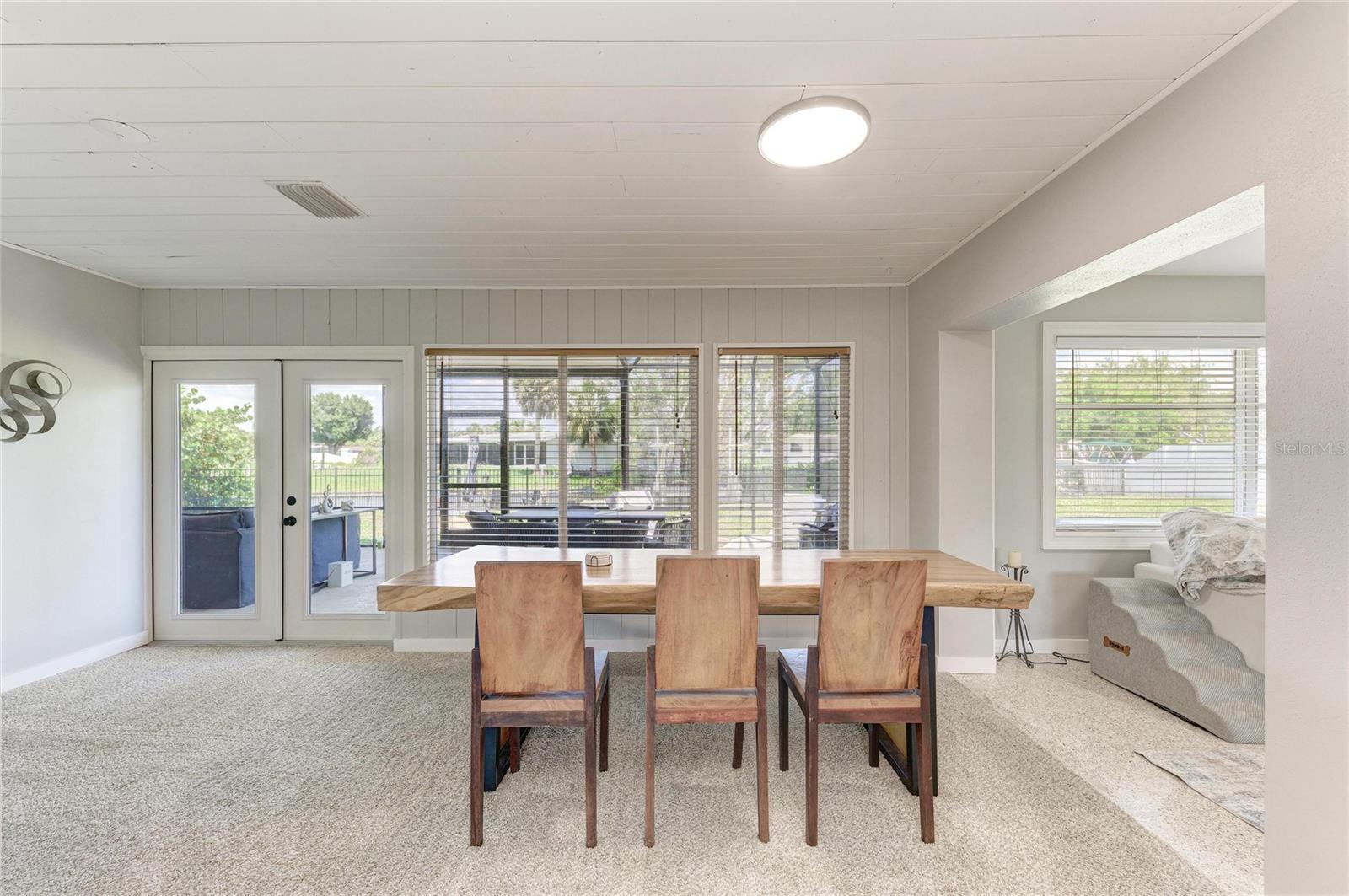 302 DONA DR — photo 30