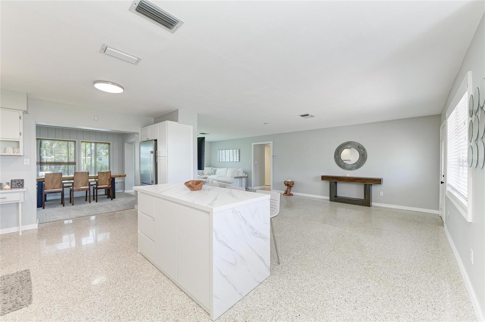 302 DONA DR — photo 29