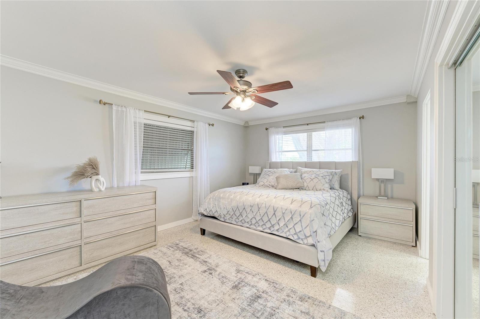 302 DONA DR — photo 47