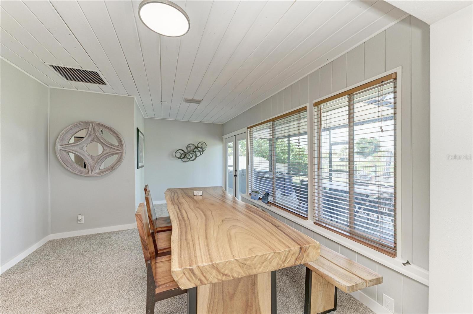 302 DONA DR — photo 33