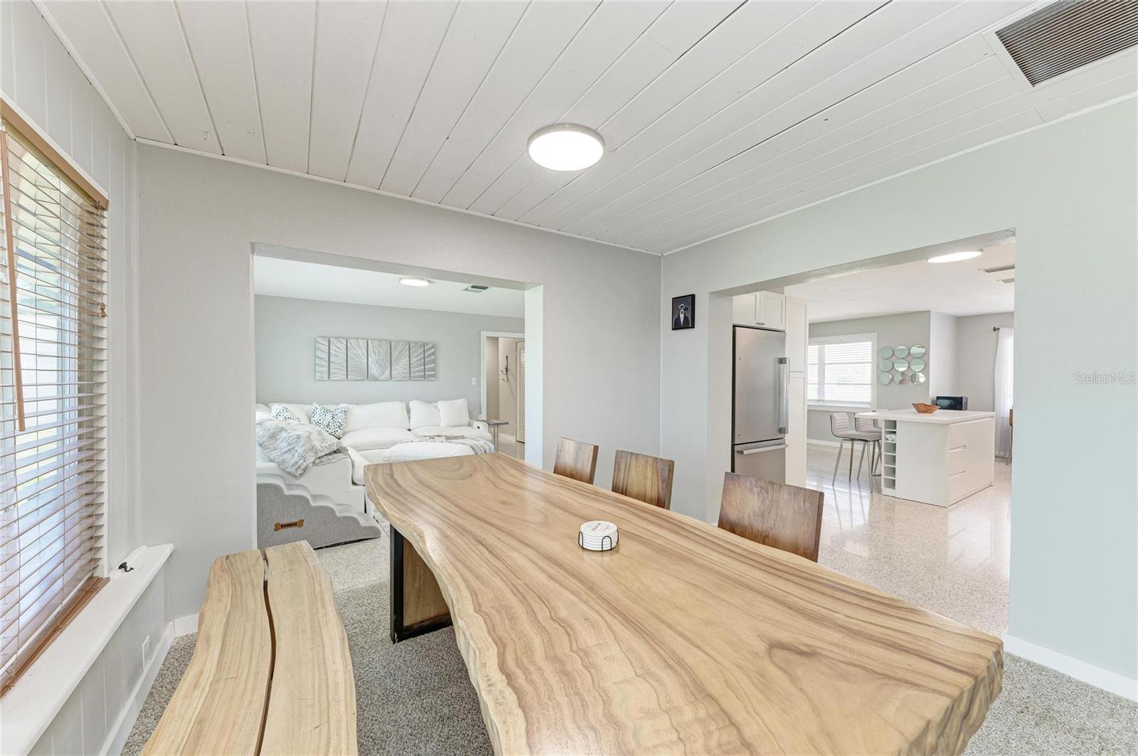 302 DONA DR — photo 32