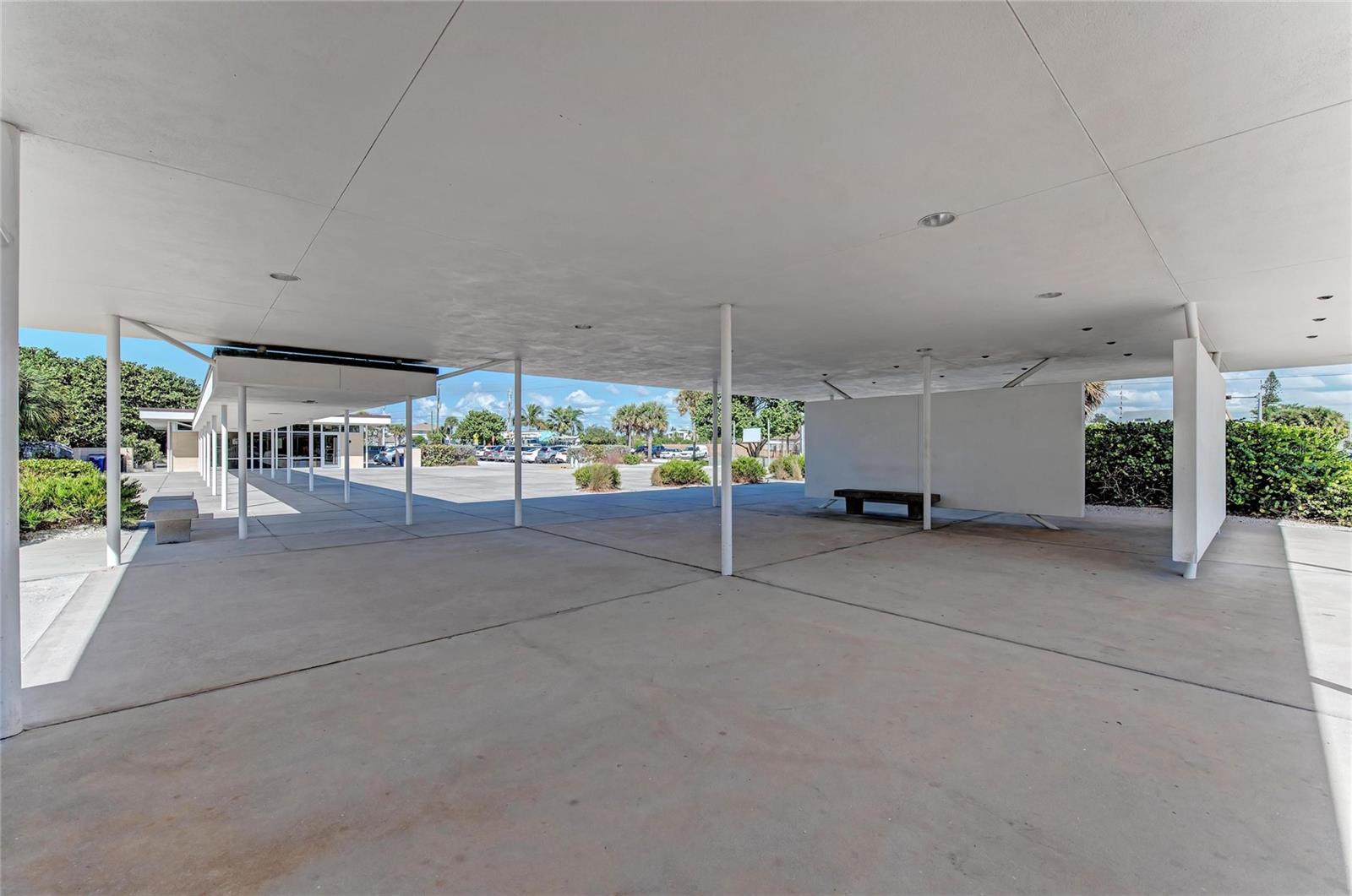 302 DONA DR — photo 80