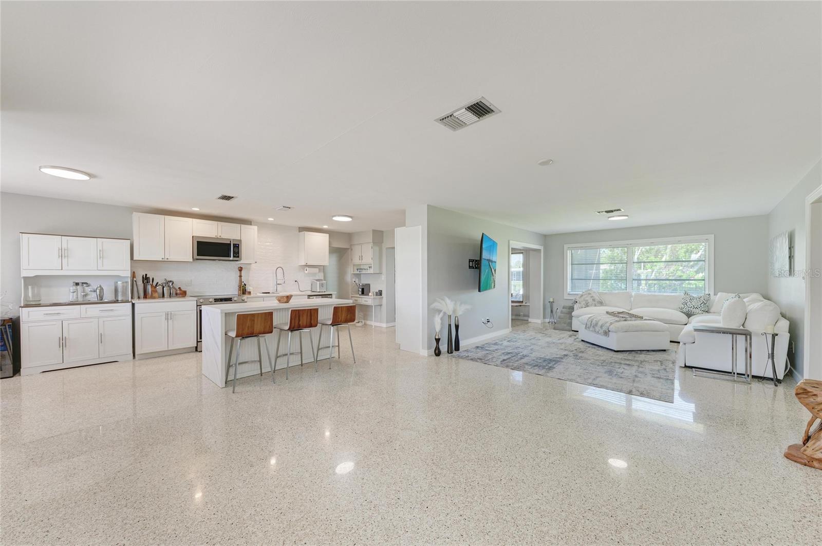 302 DONA DR — photo 6