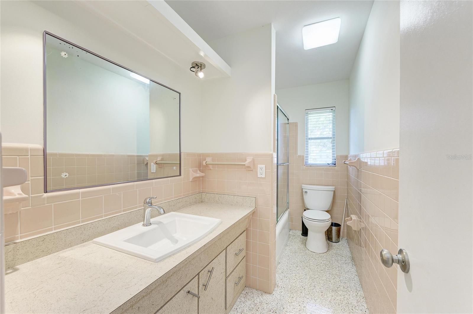 302 DONA DR — photo 61